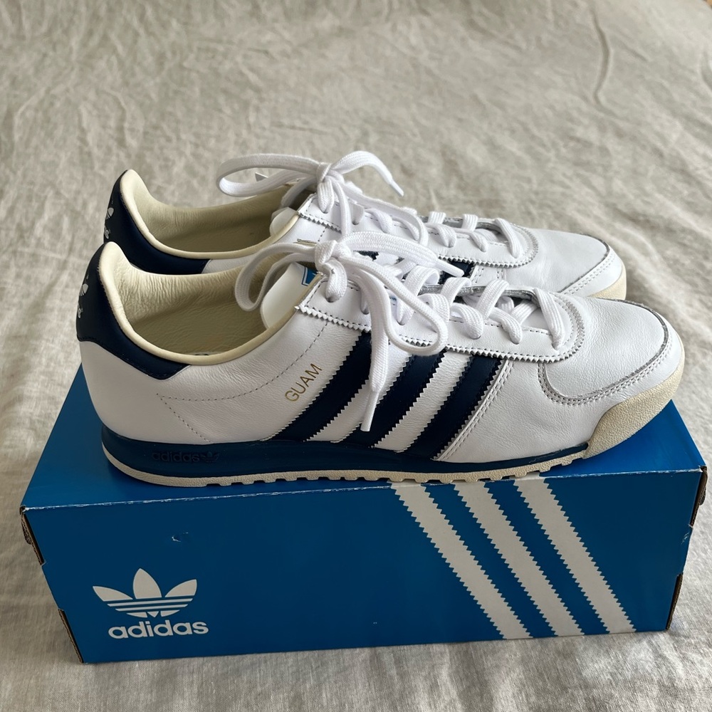 Adidas Guam white/navy men’s size 9